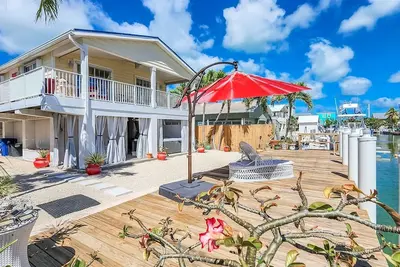 Image de Keys to Paradise are Yours! 3 bed 2 bath with 45 ft of dockage, Jacuzzi 2
