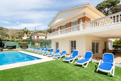 Image de Villa \"Ainara Luxury\" avec vue sur les montagnes, piscine privée et Wi-Fi
