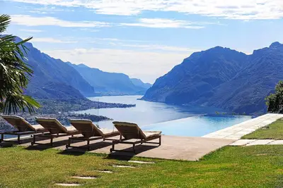 Image de Splendide villa avec piscine et vue imprenable! - Villa Denise