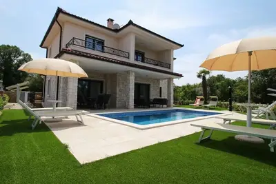 Image de Villa de luxe avec cinq chambres et piscine privée a Malinska