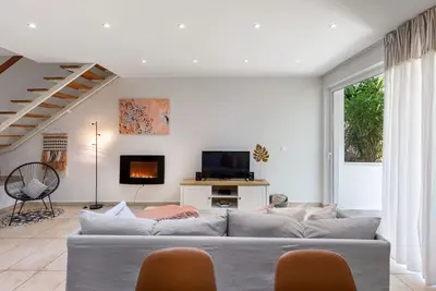 Image de Secret Aktis Two Bedroom Maisonette next to the beach by BluPine