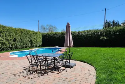 Image de The Villa - Large Pool, 12ft Hedges, Full Privacy