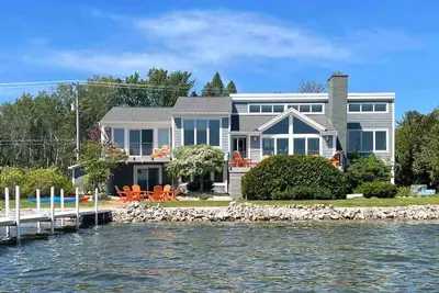 Image de Crooked Landing - Lakefront - Dock - Petoskey