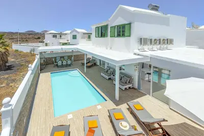 Villa Deluxe by Villa Plus