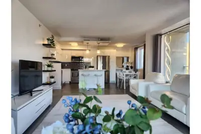 Image de Stylish 2 Bedroom Downtown Condo