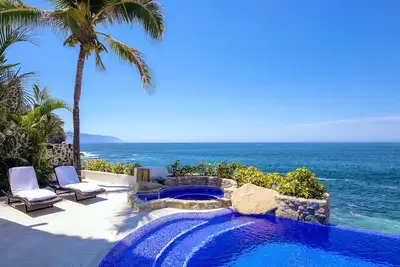 Image de Spectacular Oceanfront Villa 6bd