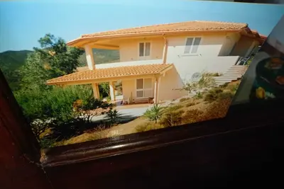 Image de House on hillside with sea view 2 km from the beach.