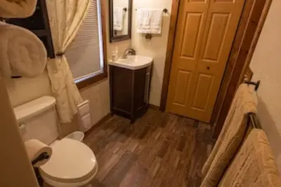 Image de Flathead Moose Getaway Cabin - 1 mile to a Flathead Lake Beach