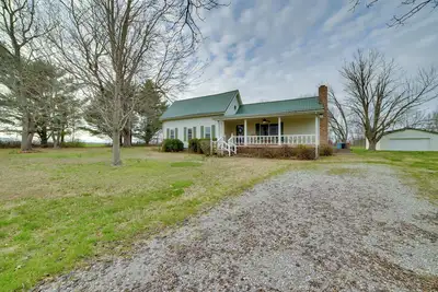 Image de Peaceful Hazel Cottage w/ Deck & Yard!