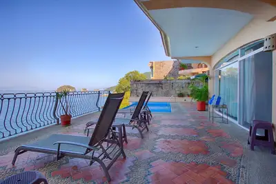 Image de Breathtaking Ocean Front, Staff, Pool, Ocean Views