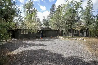 Image de Yellowstone Pines: Private River Retreat at Pine Creek