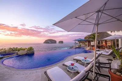 Image de Private Villa w/super views 5bd