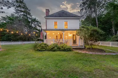 Image de Steps to Village, Lawn Games, Fire Pit