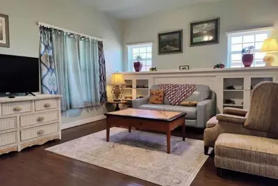 Image de Retro Bungalow - 3 Beds/2 Baths - No Chores!