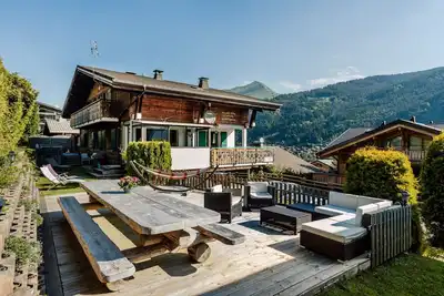 Image de Chalet Morzine - ski-in ski-out, central sleeps 15