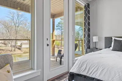 Image de Peaceful Lakefront Living, Lake Hamilton Retreat