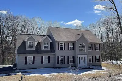 Image de Cozy getaway in the Poconos — 5minutes away from all your favorite attractions!