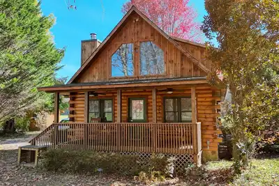 Creekside Duck Cabin - Creek Front - Mountain View