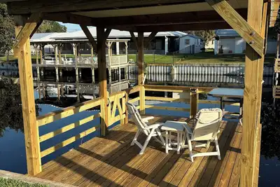 Image de The Bass House water front canal with dock and WiFi.