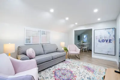 Image de Well Styled and Cozy Apartment!