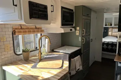 Image de Modern Vintage Camper w/ Peaceful Private Yard