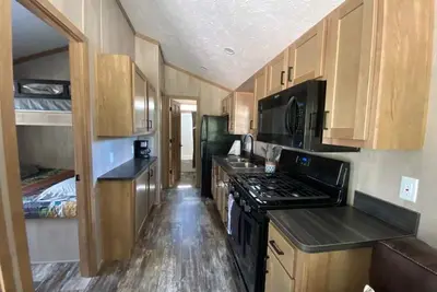 Image de 102) Dove Farmhouse Style Cabin. Close to Hocking Hills State Park and more!