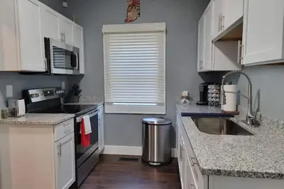 Image de Retro retreat 7 min to Gainbridge 2 to Fountain Sq