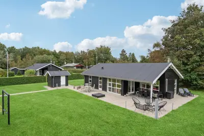 Image de Belle maison à Hals avec sauna