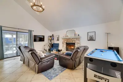 Image de Tobyhanna Home w/ Fire Pit + 3 Community Pools!