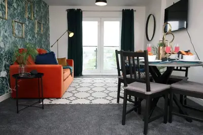 Image de Charming 2br House with Style and City Convenience