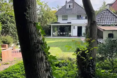 Image de Characteristic detached villa in Hilversum with very spacious garden.