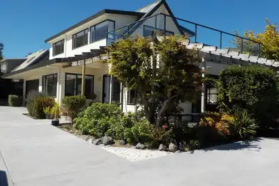 Image de Spacious Holiday Home 5minute walk to the Lake