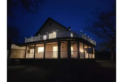 Image de Lakehouse Vineyard on Lake Erie!