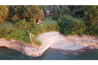 Image de Secluded Cottage with Hidden Cove on Lake Erie