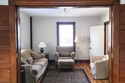 Image de Low-scent, historic, well-located, downtown house