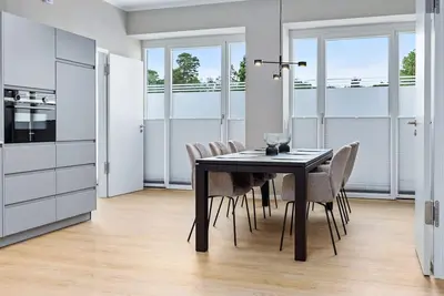 Image de Großzügiges, Modernes Ferienapartment an der Ostsee mit Terrasse und Zwei Bädern - Strandresidenzen
