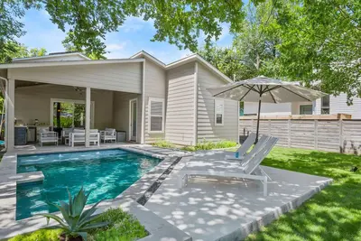 Image de Luxury East Austin Home - Private Pool - Sleeps 11