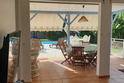 Image de Villa Spacieuse Avec Son Jardin Privatif Dans Quartier Residentiel