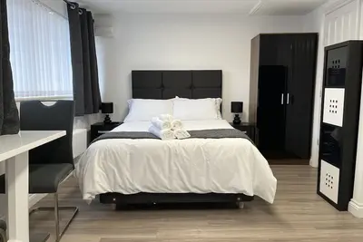 Man Studio - StereoShower, FreeParking, 5min-Metro
