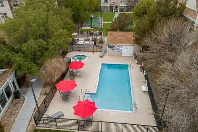 Image de Convenient Location! Unit with Fully-equipped Kitchen and Free Breakfast!