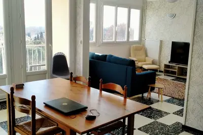 Image de Appartement Ensoleille De 100m2 idéal pour visiter Nîmes et sa région