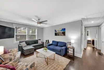 Image de Mini Golf in Backyard, Near Uptown - 1. 5 miles from Omb Brewery