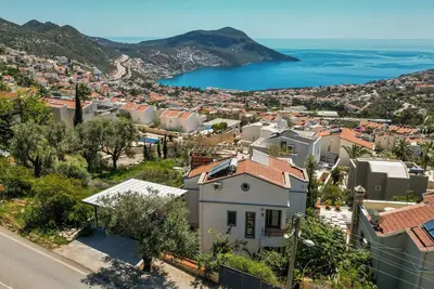 Image de Villa Kirlangic is an 8 person villa in the center of Kalkan with sea view.