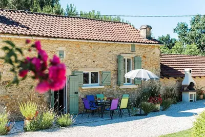 Image de Gîte Le Cayroux avec piscine - proche Dordogne