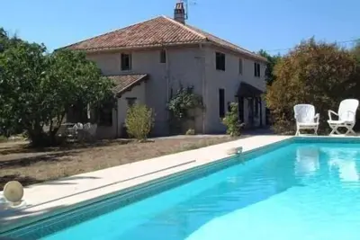 Image de Gîte grande capacité avec piscine La Chênaie à Castella