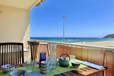 Image de Apartment with sea view, fist line from the sea. A/C. Parking place.