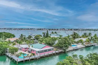 Image de Casa La Tortuga 4 Bed 3 Baths Pool 150ft of deep w