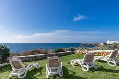 Image de Villa 'Bini Sek' avec vue sur la mer, terrasse privée et climatisation