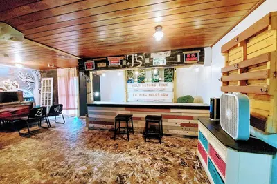 Image de Rustic private apt. \"bar\" @ Eau Gallie Downtown & 5 minutes to Melbourne Beach.