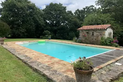 Image de Maison de campagne, à 6 km de la plage, au pied de la Rhune.